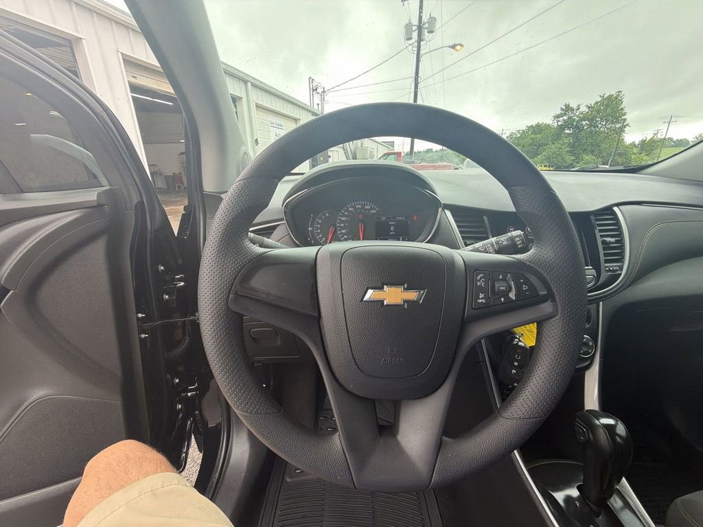 Used 2021 Chevrolet Trax LS AWD/4WD image 14