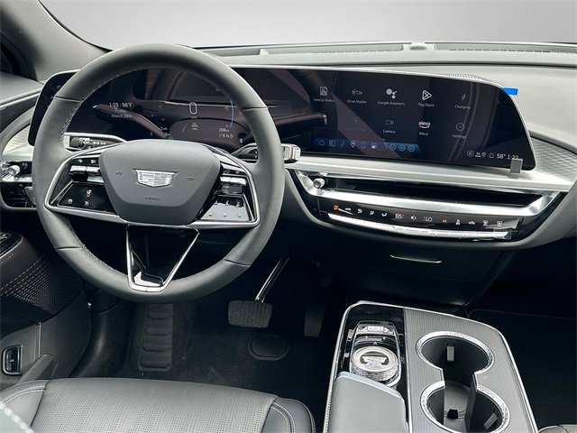 Used 2025 Cadillac Lyriq Luxury image 2