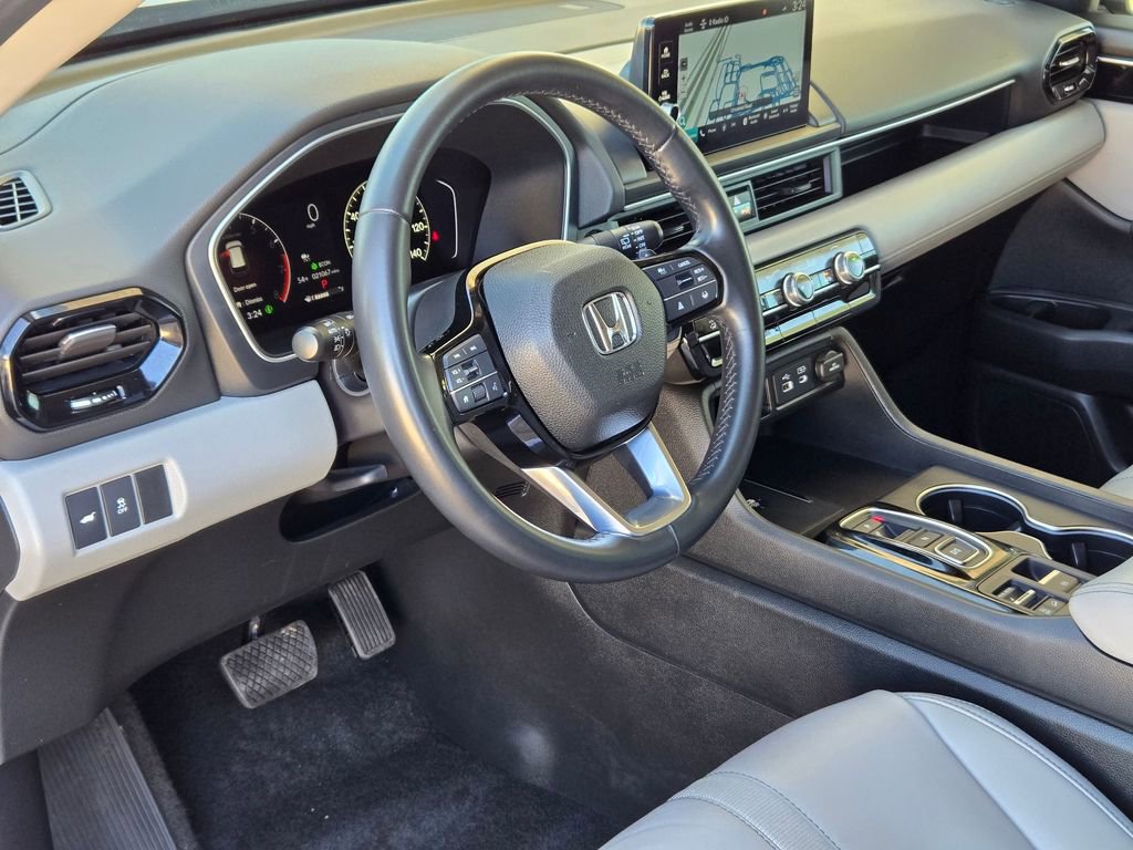 Used 2023 Honda Pilot Touring image 10