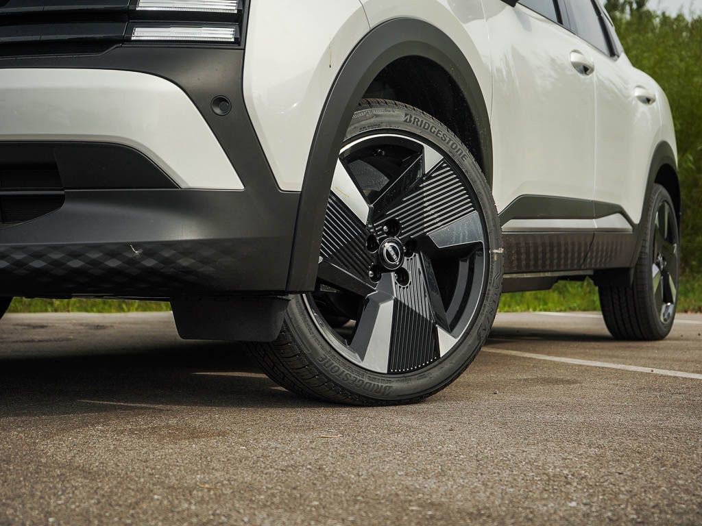 New 2026 Nissan Kicks SR w/ Cold Weather Package image 6