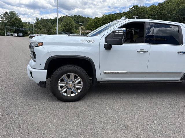 Used 2026 Chevrolet Silverado 2500 High Country w/ High Country Premium Package AWD/4WD image 9