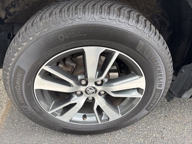 Used 2016 Toyota RAV4 XLE AWD/4WD image 12