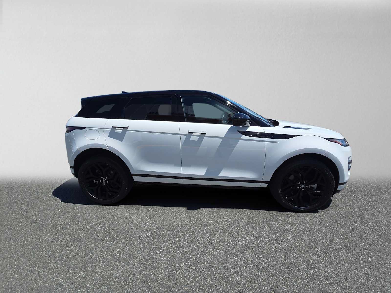 Used 2023 Land Rover Range Rover Evoque R-Dynamic SE AWD/4WD image 2