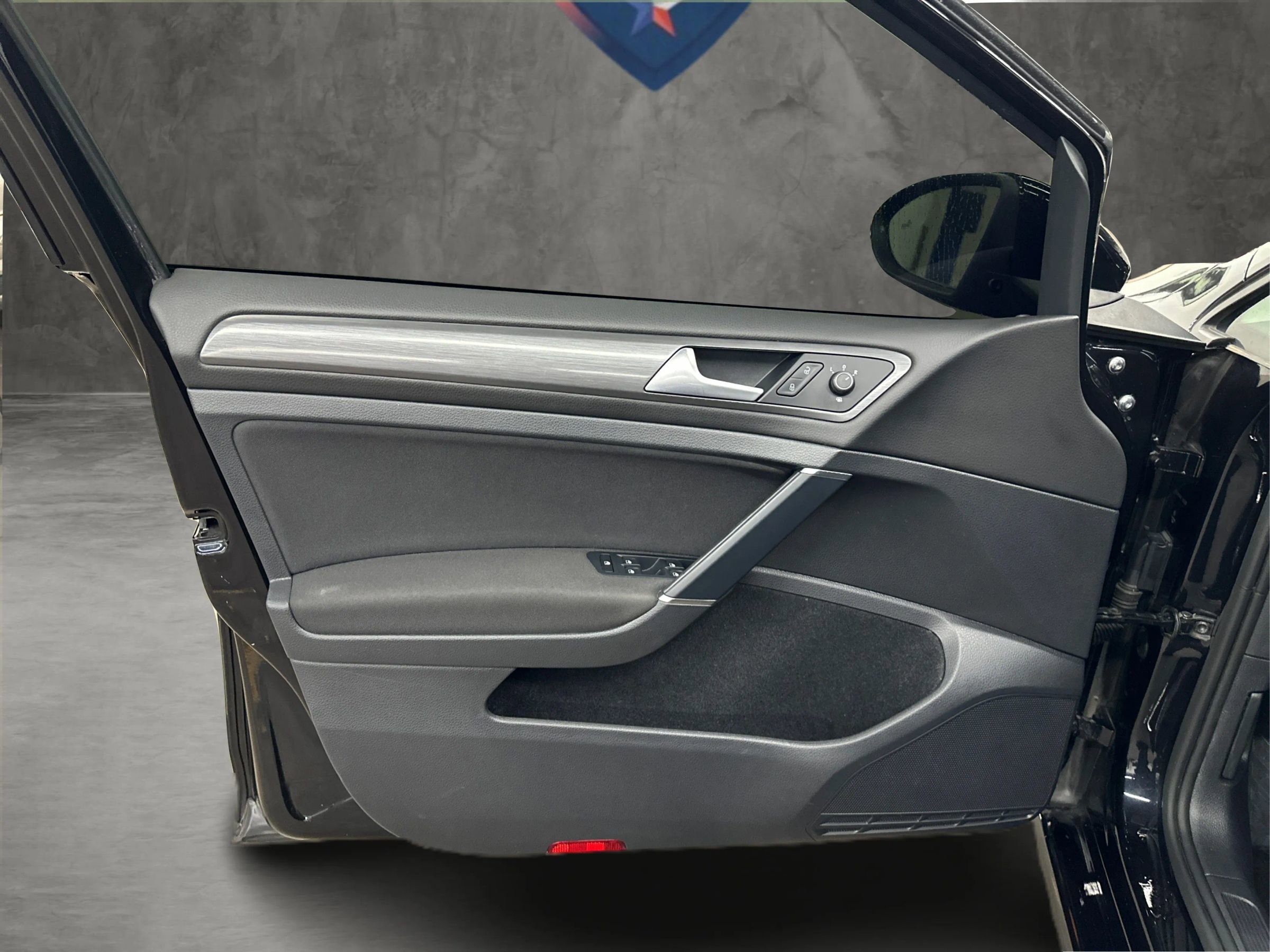 Used 2019 Volkswagen e-Golf SE w/ Driver Assistance Package image 38