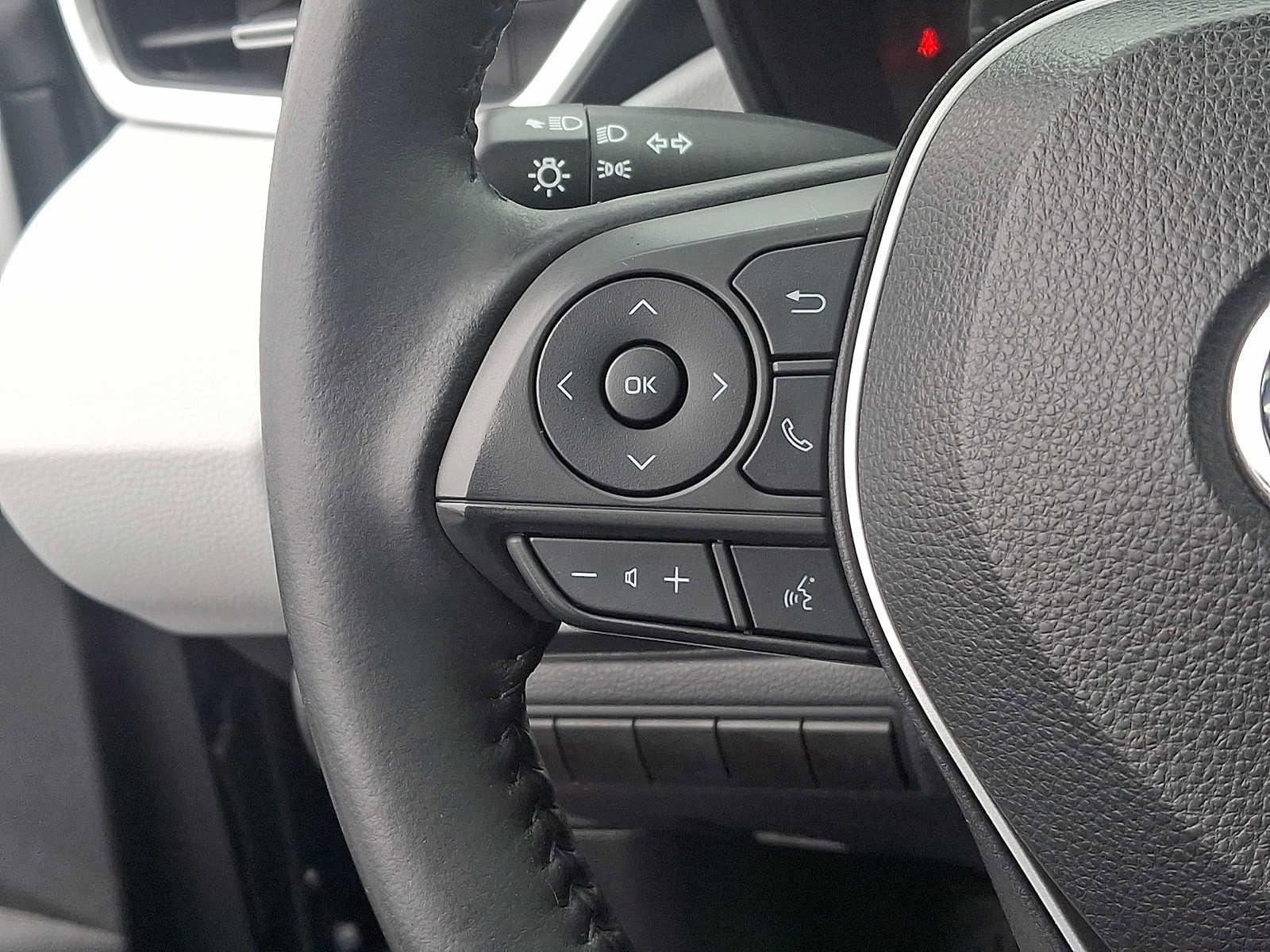 Certified 2022 Toyota Corolla SE w/ SE Premium Package image 24