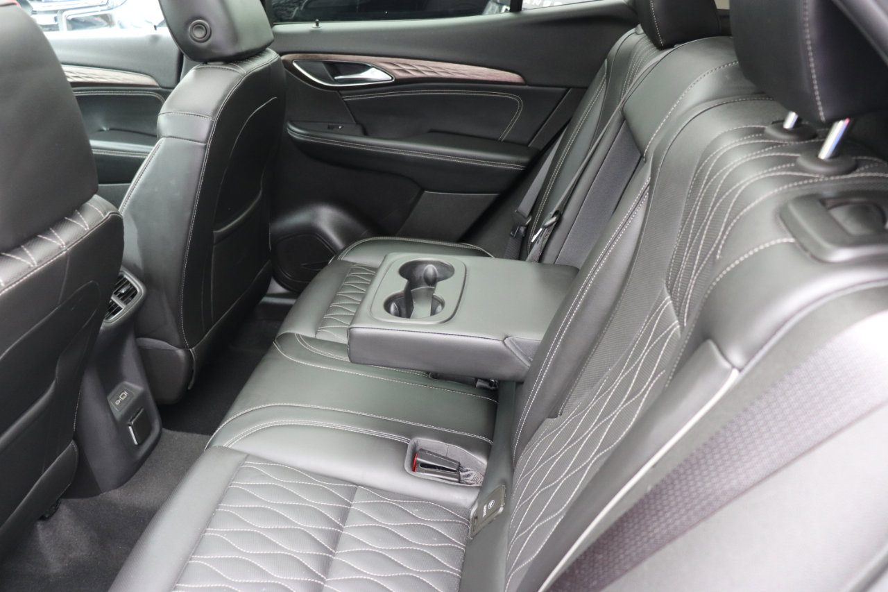 Used 2022 Buick Envision Avenir w/ Technology Package II image 25