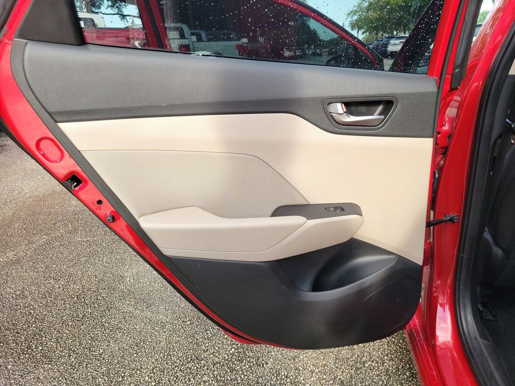 Used 2022 Hyundai Accent SEL FWD image 9