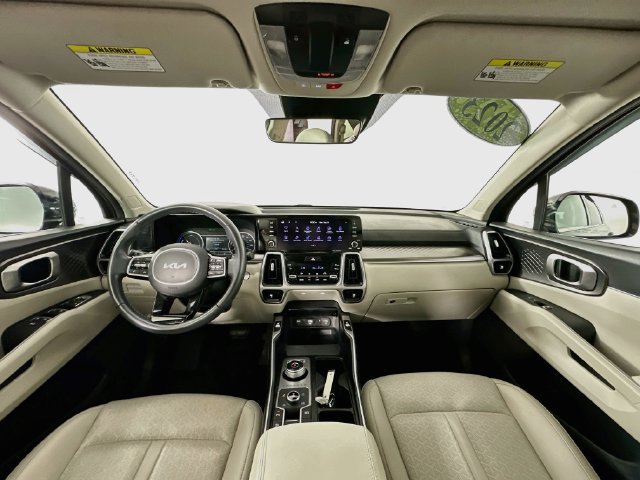 Used 2023 Kia Sorento EX AWD/4WD image 3