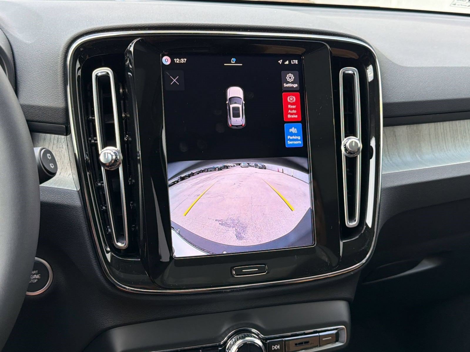 New 2026 Volvo XC40 B5 Core w/ Protection Package Premier AWD/4WD image 19