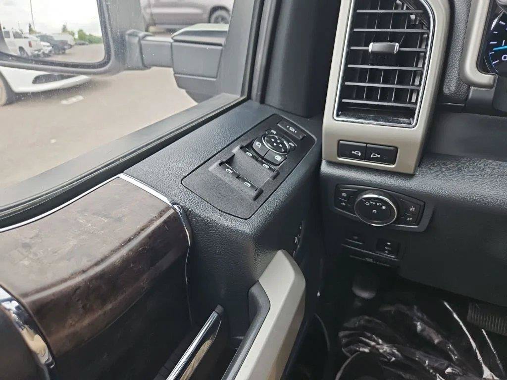 Used 2022 Ford F250 Lariat w/ Black Appearance Package AWD/4WD image 23
