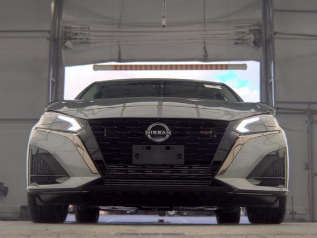 Used 2023 Nissan Altima 2.0 SR FWD image 4