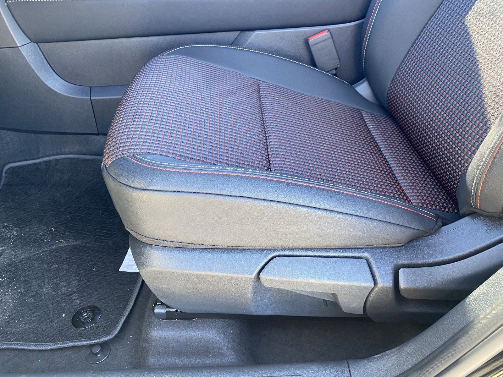 New 2026 Nissan Kicks SR w/ Cold Weather Package FWD image 22