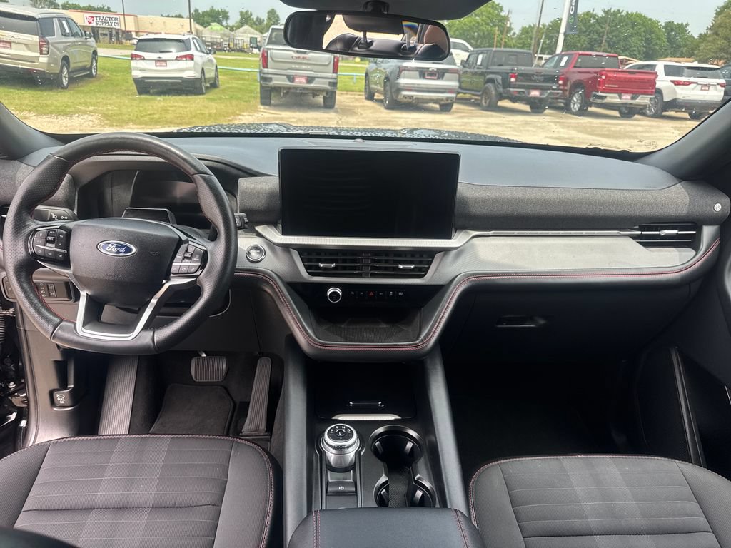 Used 2025 Ford Explorer ST-Line w/ ST-Line Street Pack AWD/4WD image 13