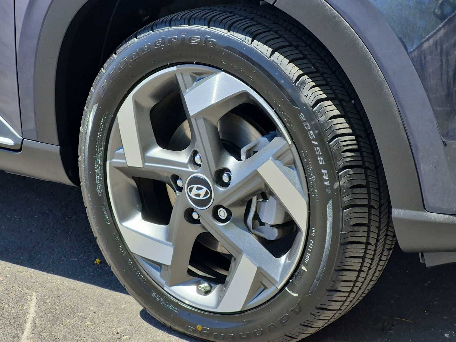 Used 2024 Hyundai Venue Limited FWD image 12