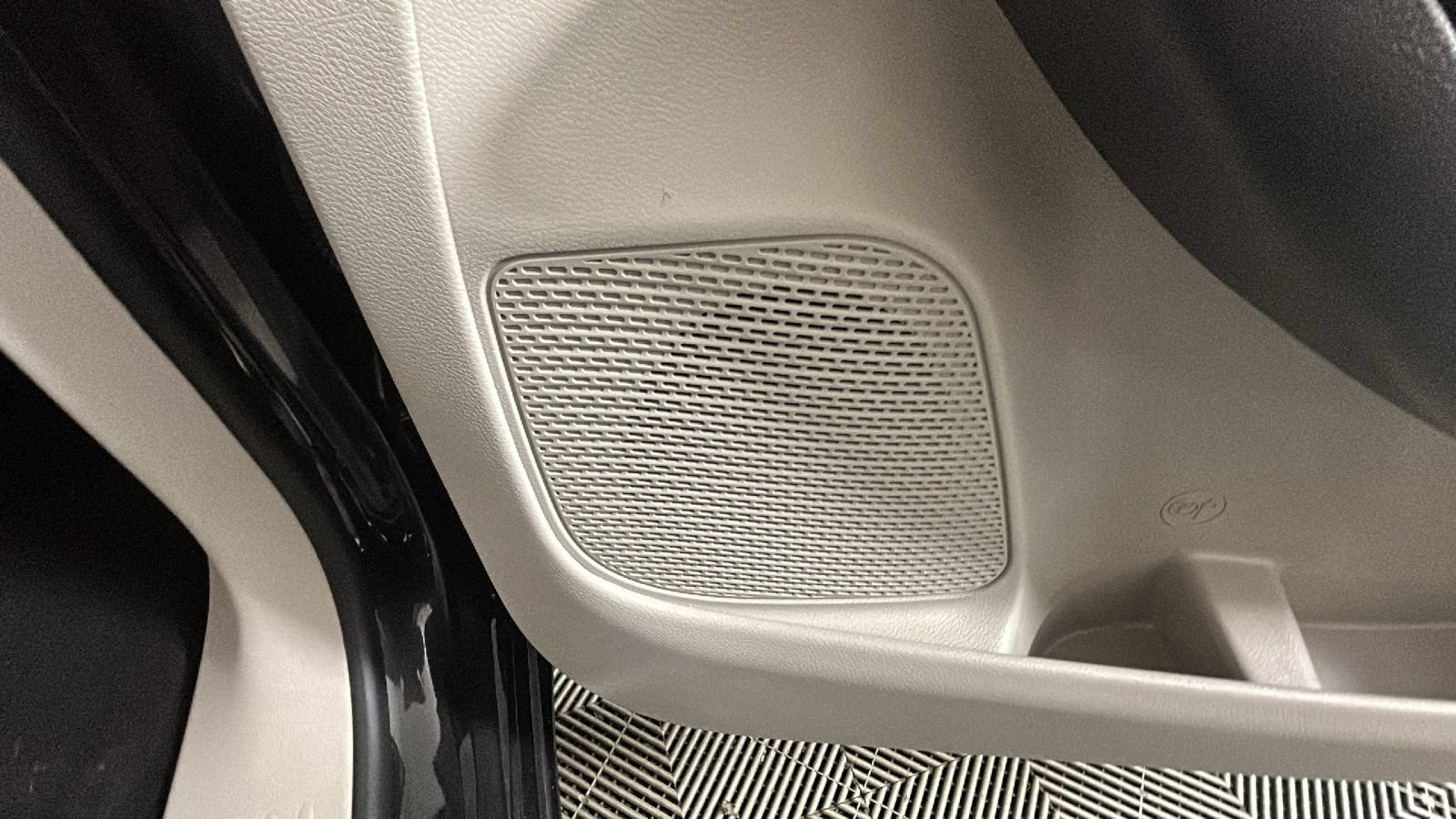 Used 2023 Chrysler Pacifica Touring-L FWD image 32