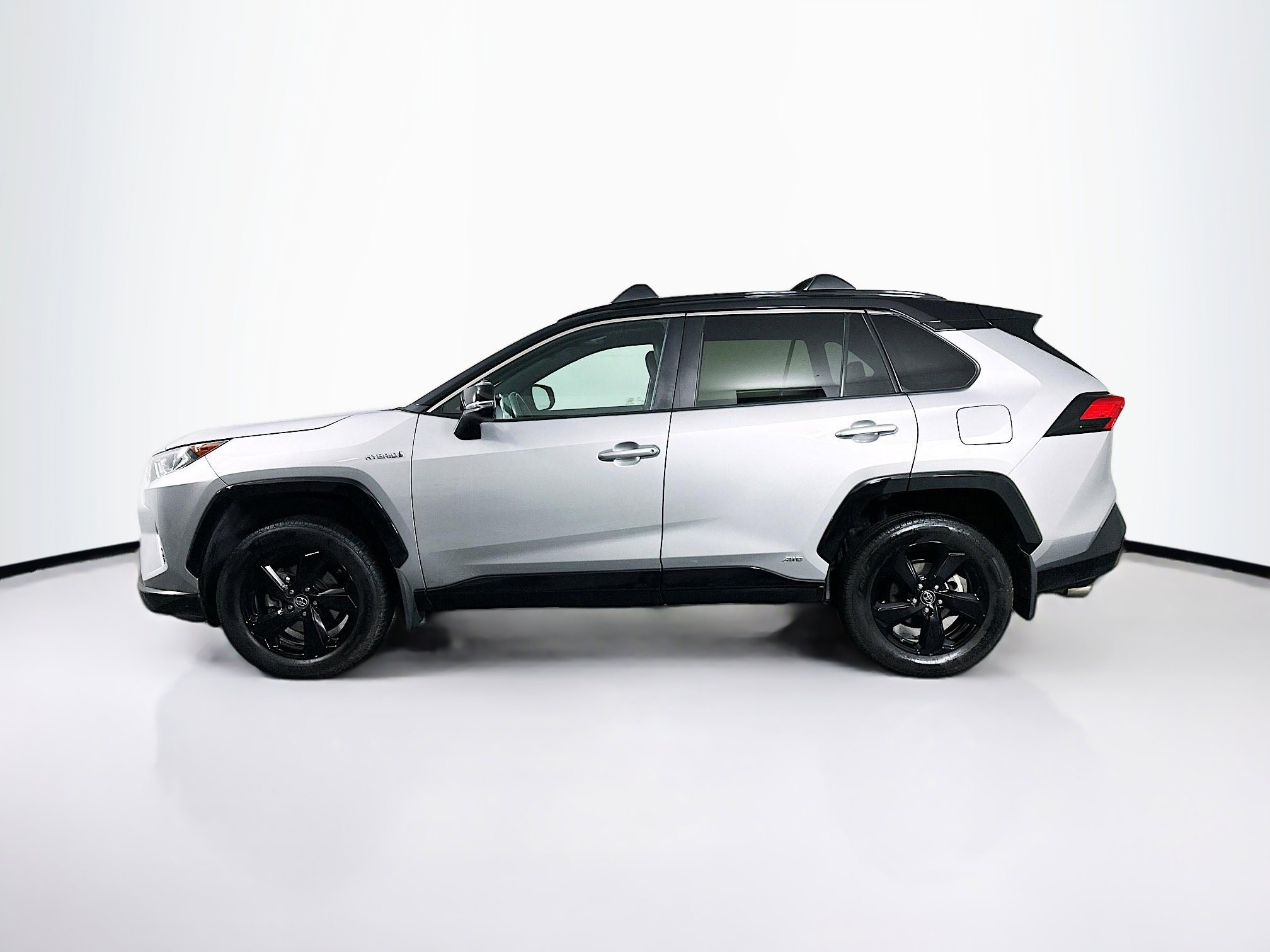 Used 2019 Toyota RAV4 XSE image 4