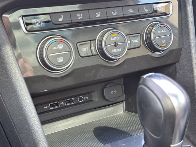 Used 2018 Volkswagen Tiguan SEL AWD/4WD image 21