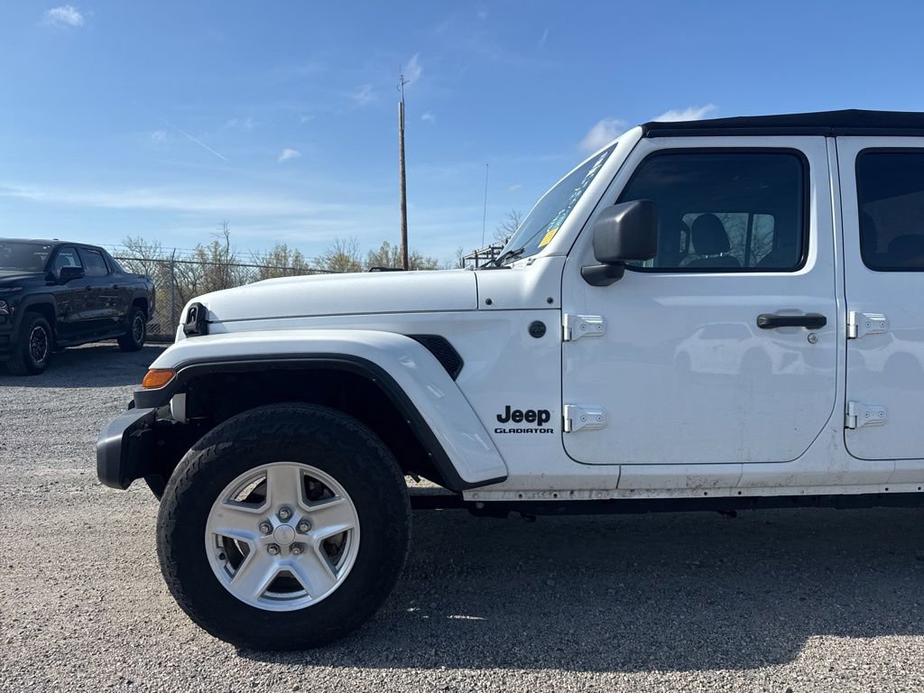 Used 2022 Jeep Gladiator Sport image 6