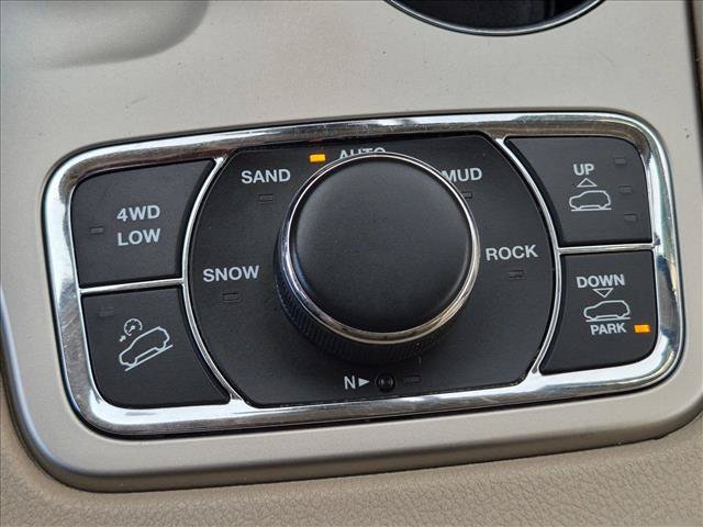 Used 2014 Jeep Grand Cherokee Overland w/ Advanced Technology Group AWD/4WD image 18