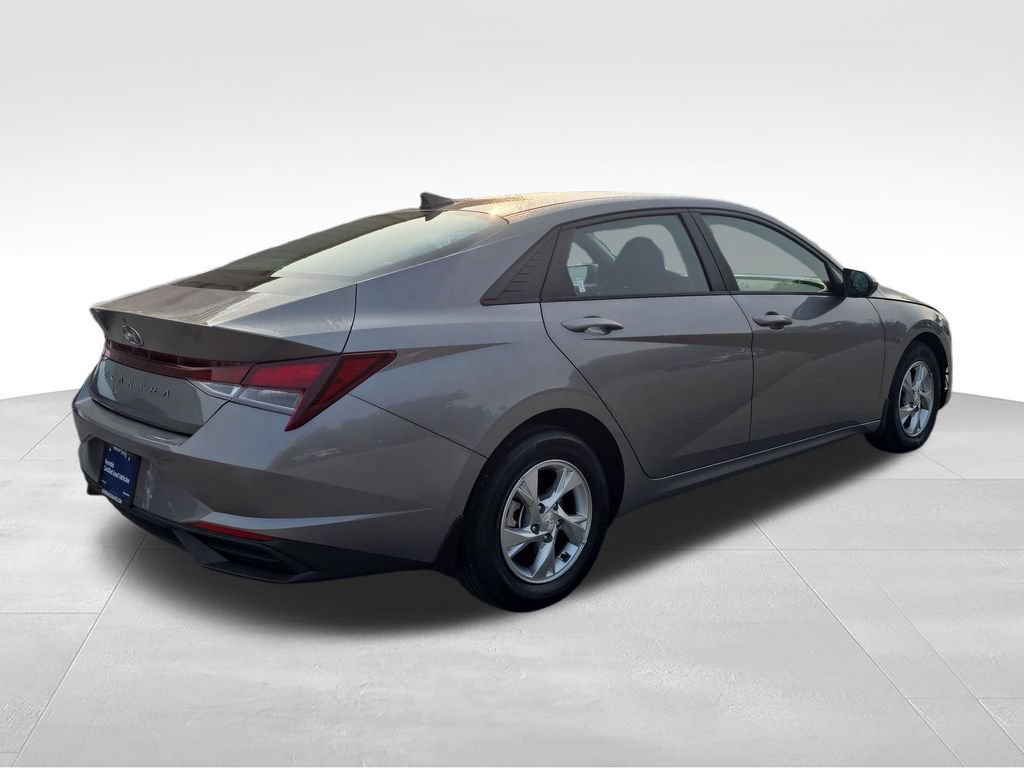 Used 2023 Hyundai Elantra SE FWD image 5