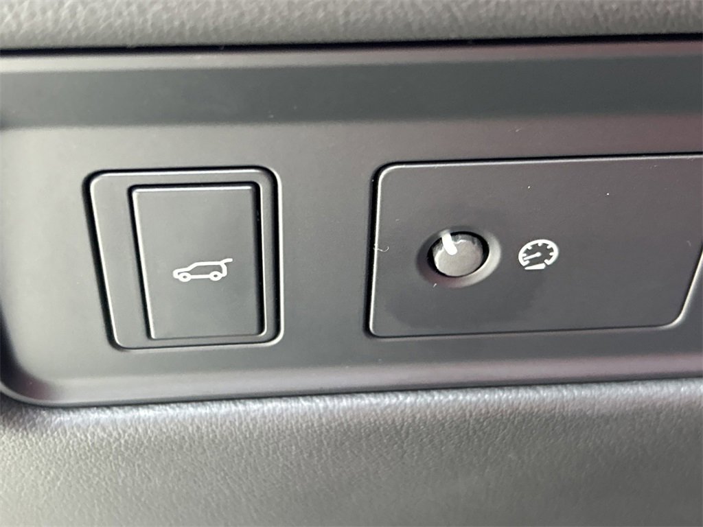 Used 2024 Jaguar F-PACE R-Dynamic S image 30