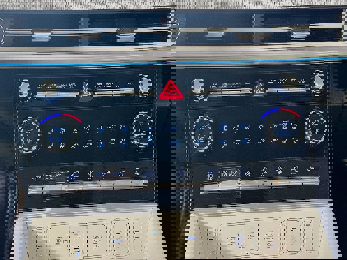 Used 2024 Hyundai Santa Fe Calligraphy image 16