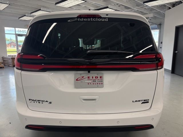 New 2026 Chrysler Pacifica Limited w/ S Appearance Package AWD/4WD image 8