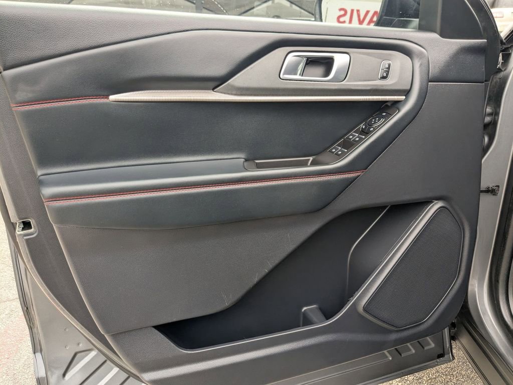 Used 2025 Ford Explorer ST-Line w/ ST-Line Street Pack image 13