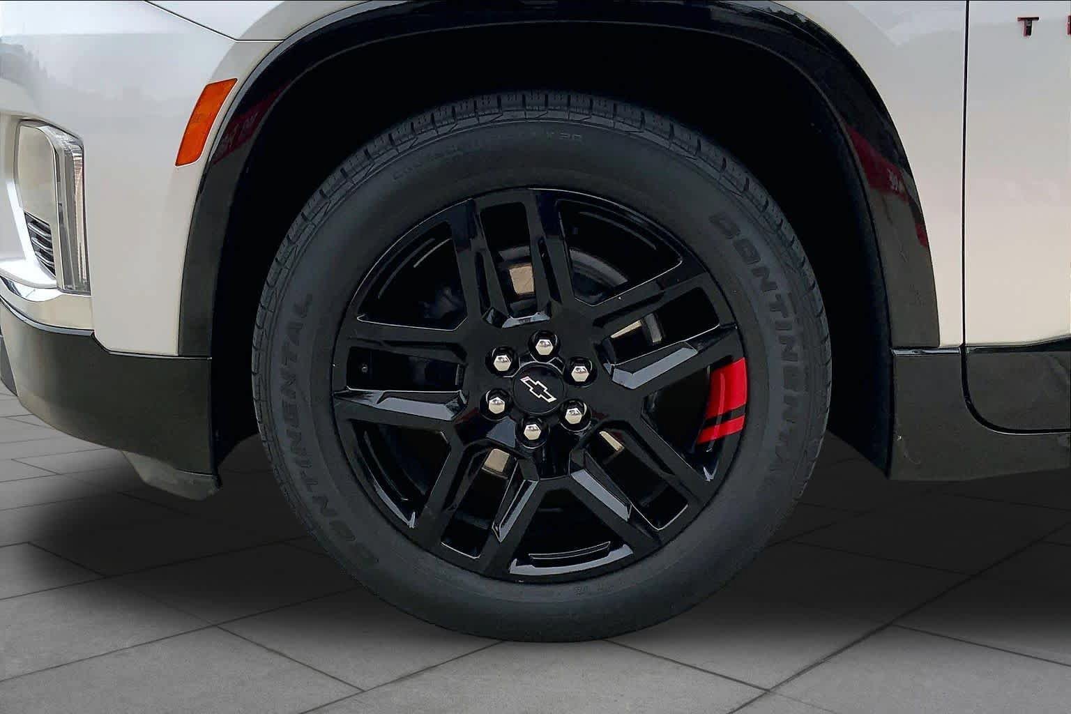 Used 2022 Chevrolet Traverse Premier w/ Redline Edition AWD/4WD image 11