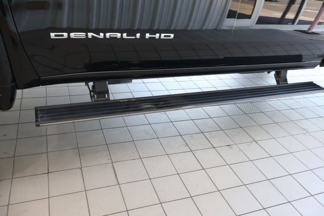 Used 2022 GMC Sierra 2500 Denali w/ Denali Black Diamond Edition AWD/4WD image 9