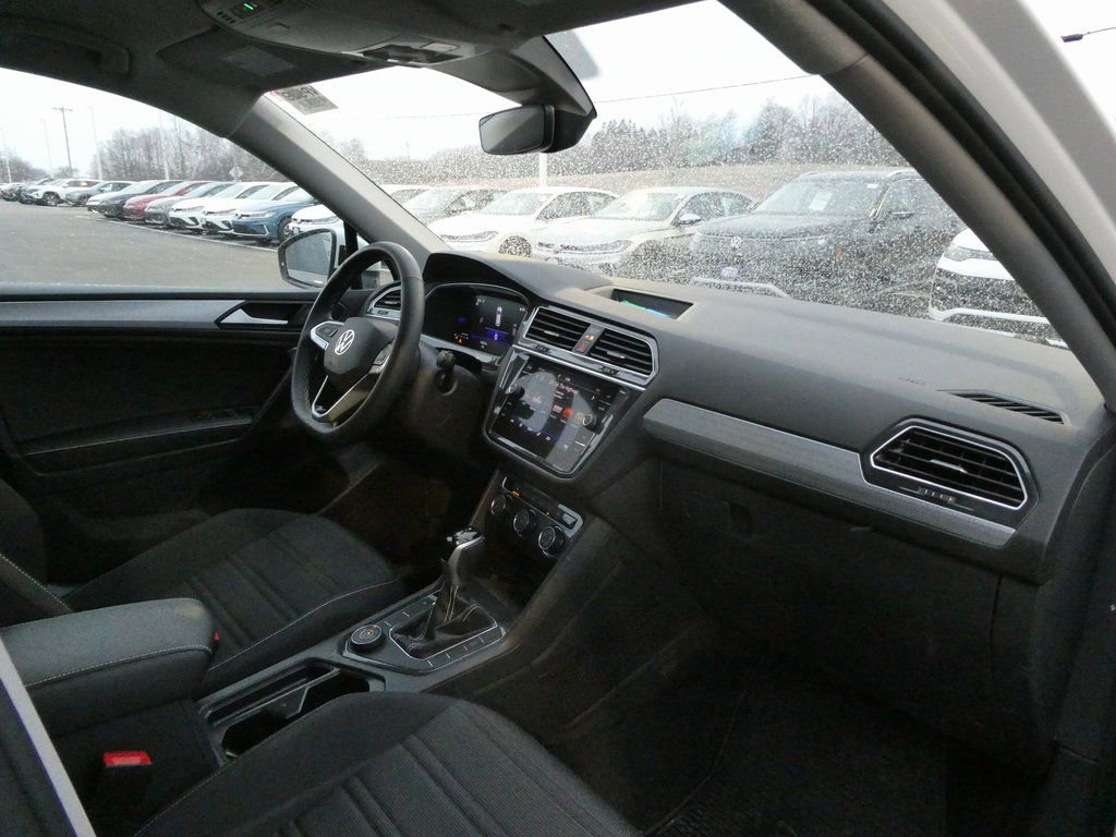 Used 2024 Volkswagen Tiguan S image 33