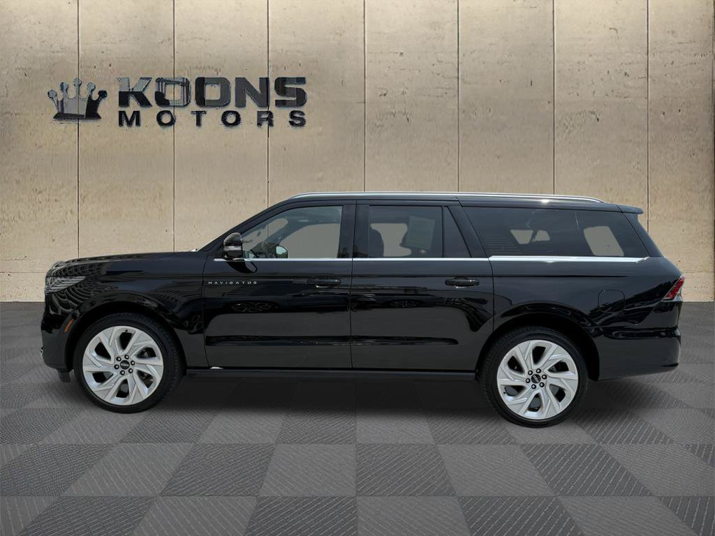 Certified 2025 Lincoln Navigator L Black Label AWD/4WD image 2