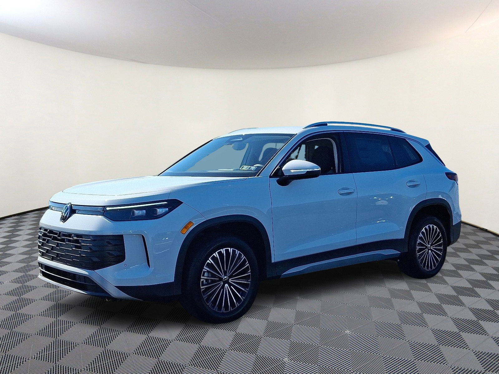 New 2025 Volkswagen Tiguan S AWD/4WD image 2