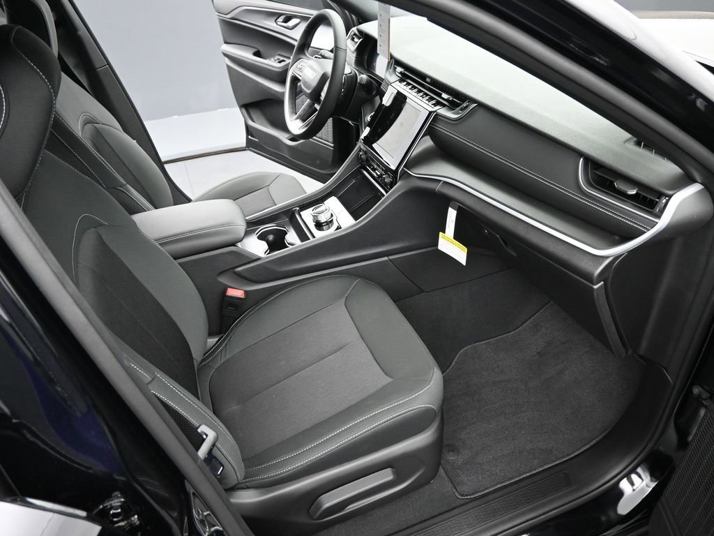 New 2025 Jeep Grand Cherokee Laredo X w/ Luxury Tech Group I image 17