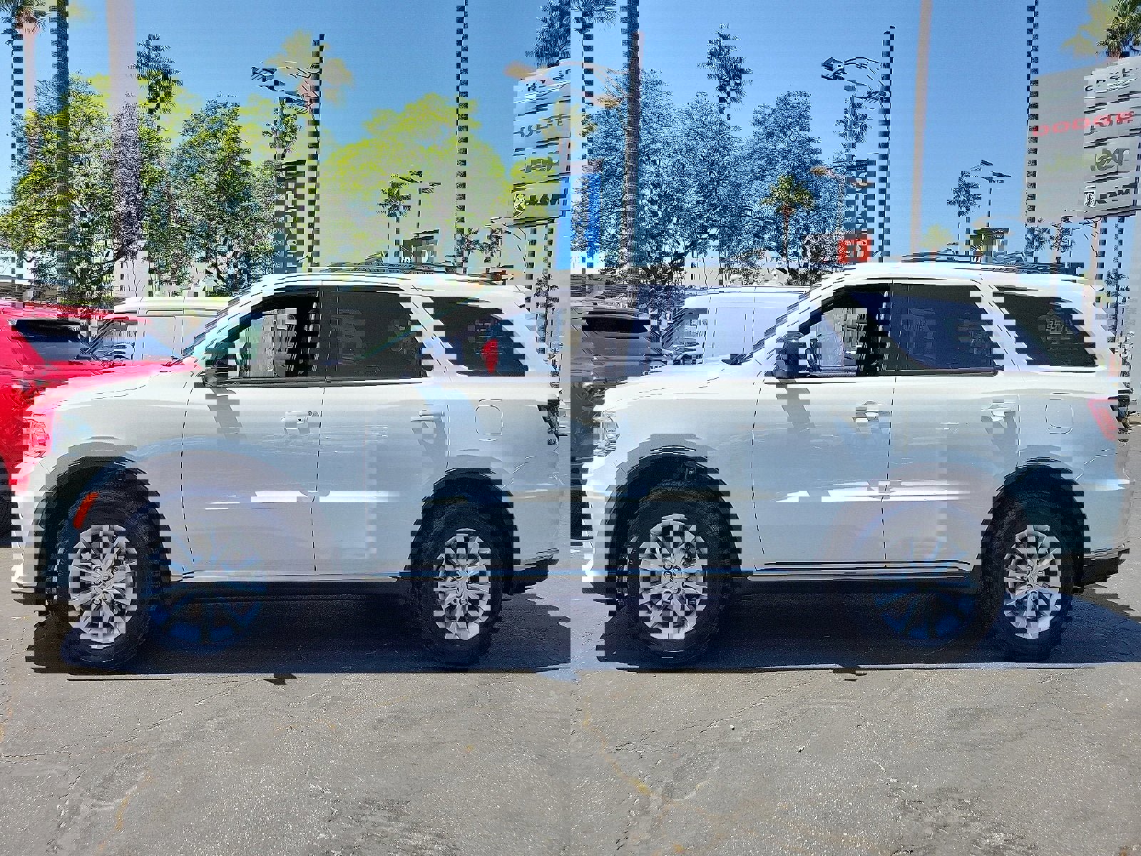 Used 2023 Dodge Durango SXT image 28