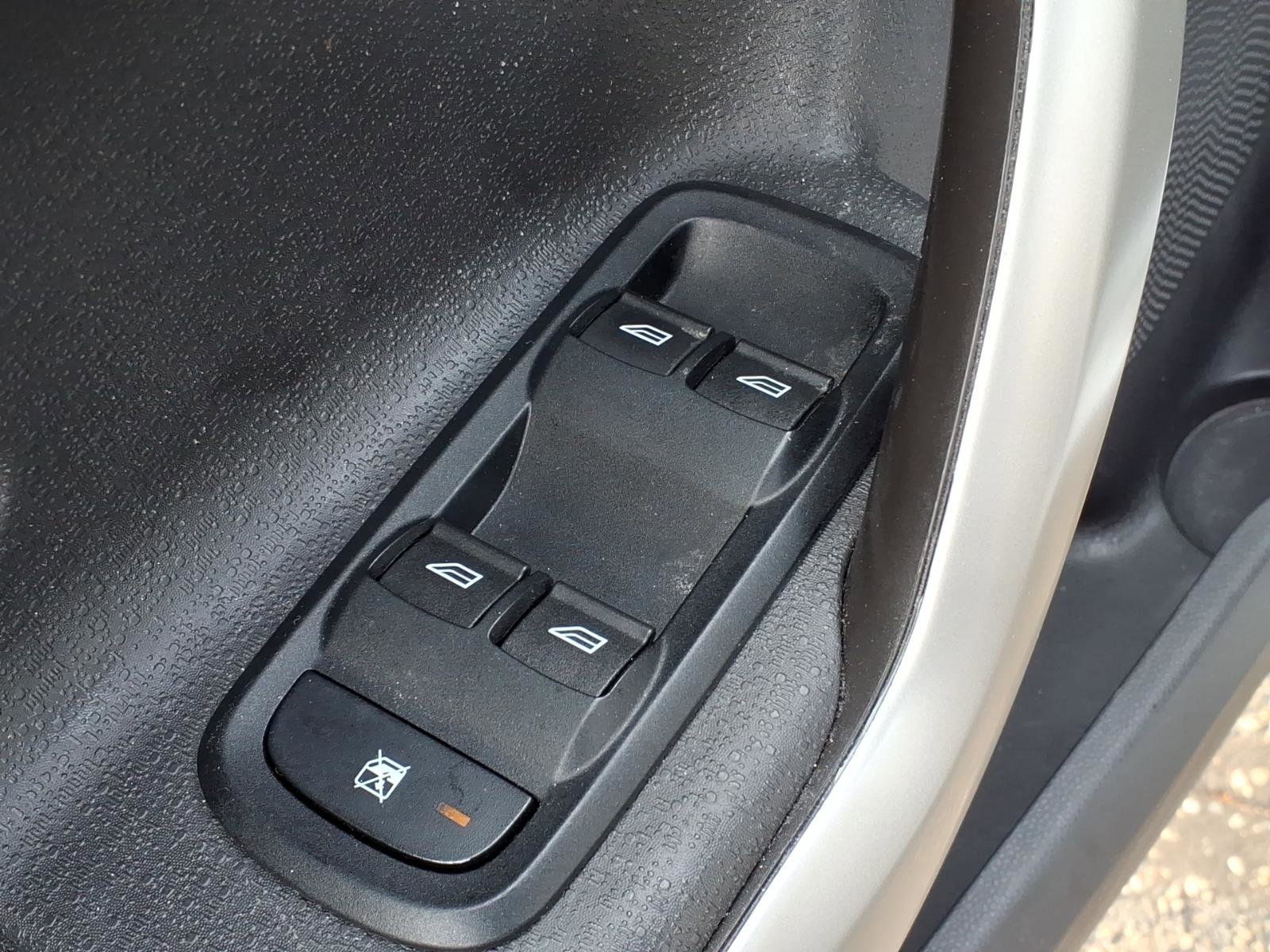 Used 2012 Ford Fiesta SE image 9