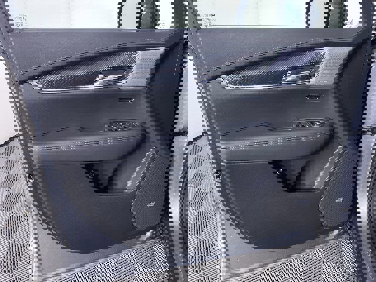 New 2025 Cadillac XT6 Sport w/ Technology Package image 12