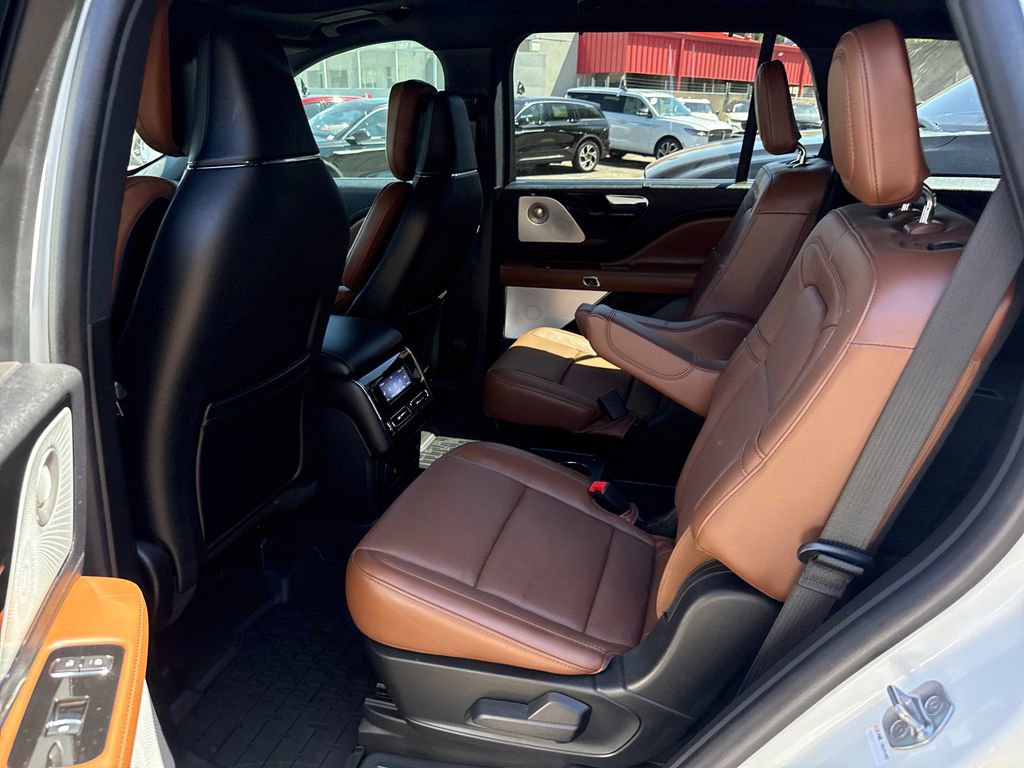 Used 2023 Lincoln Aviator Reserve w/ Equipment Group 201A AWD/4WD image 19