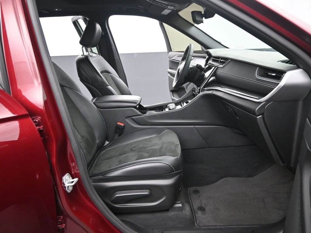 Used 2023 Jeep Grand Cherokee Altitude image 18