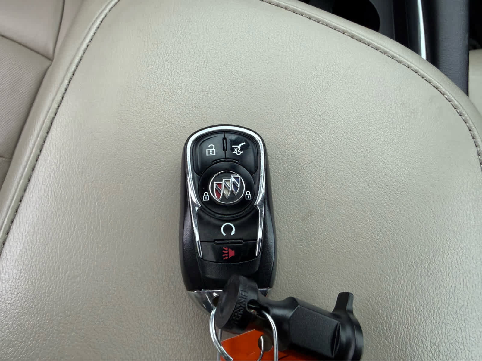 Used 2020 Buick Enclave Premium w/ Sun and Sites Package AWD/4WD image 39