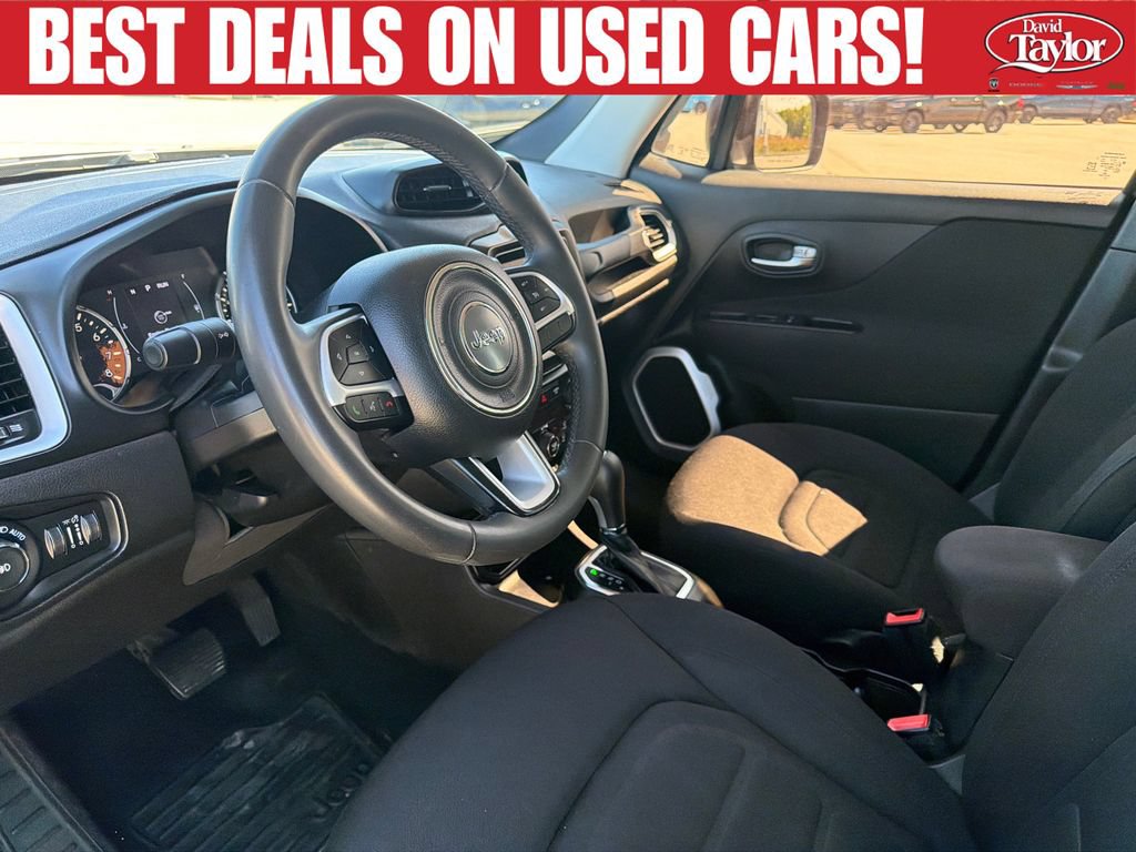 Used 2018 Jeep Renegade Latitude FWD image 12