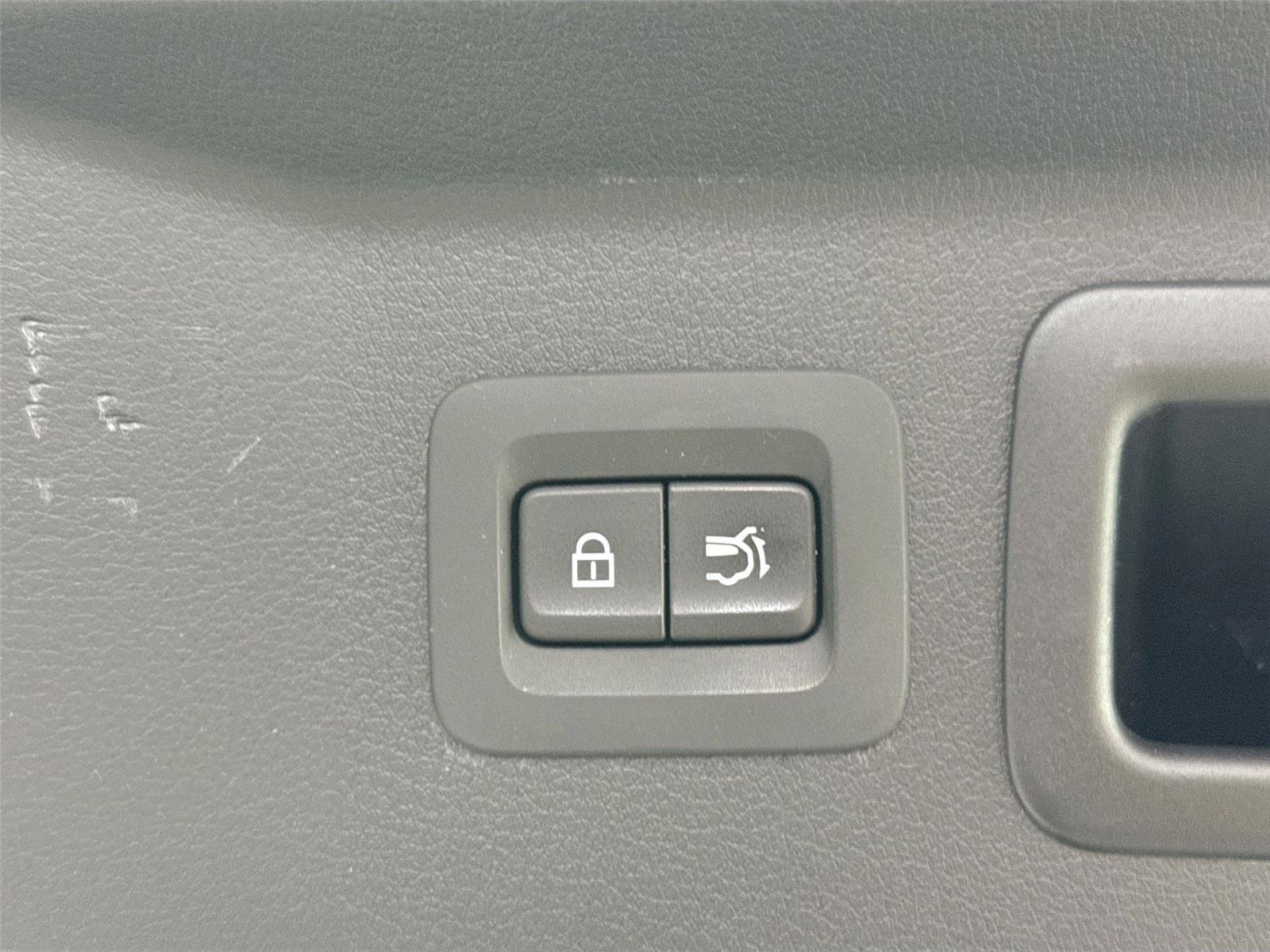 Certified 2024 MAZDA CX-90 Plug-In Hybrid w/ Preferred image 40