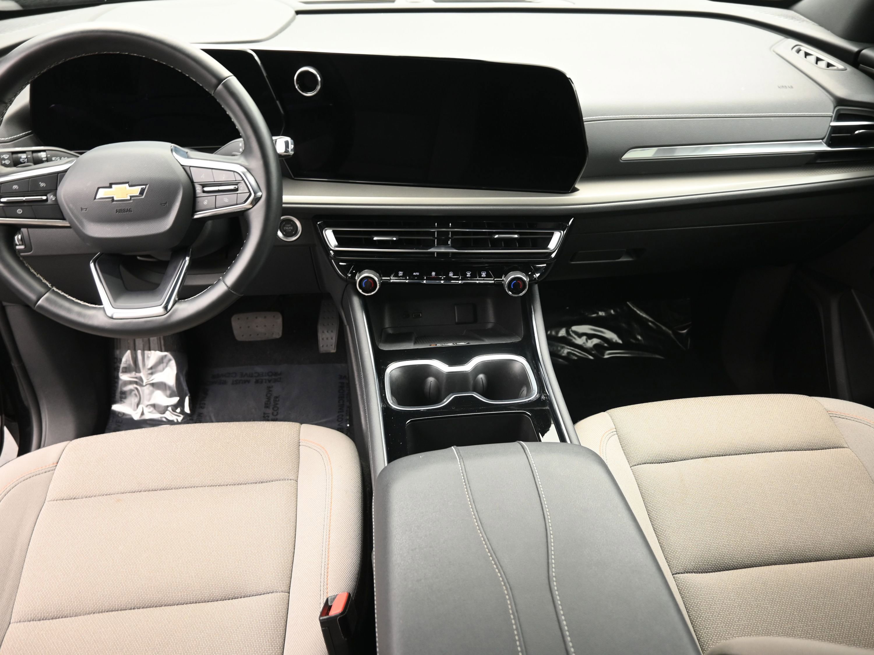 Used 2025 Chevrolet Traverse LT image 16