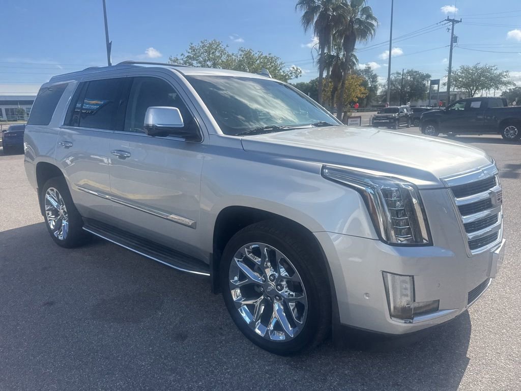 Used 2017 Cadillac Escalade Premium Luxury image 3