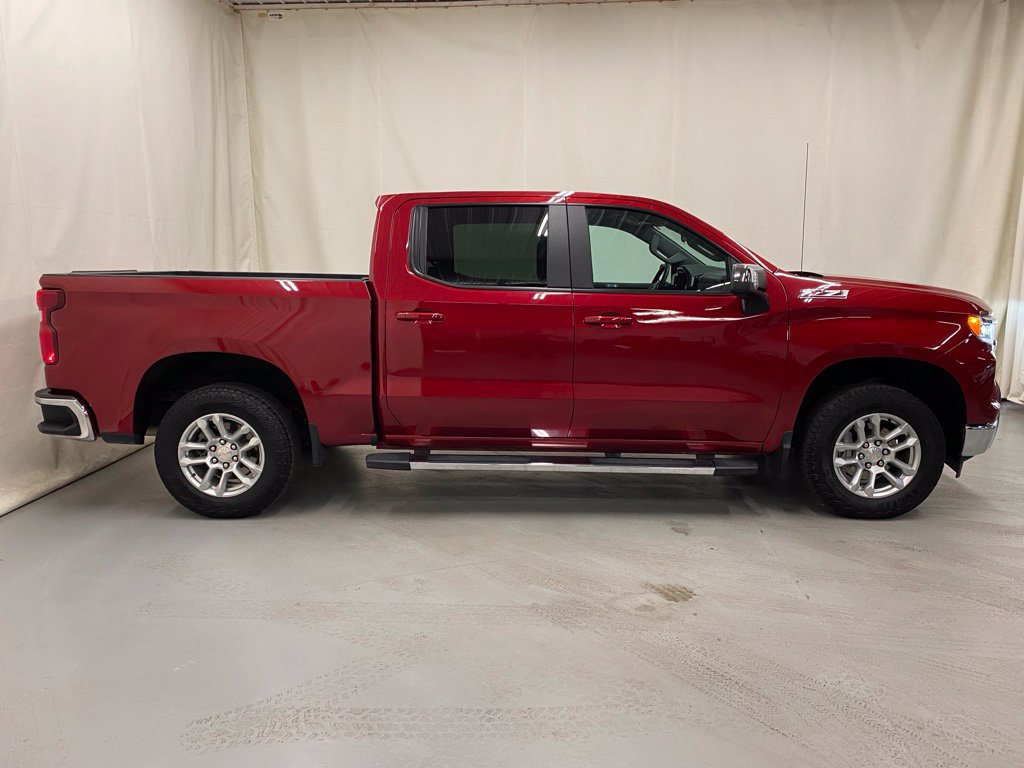 Used 2024 Chevrolet Silverado 1500 LT AWD/4WD image 9