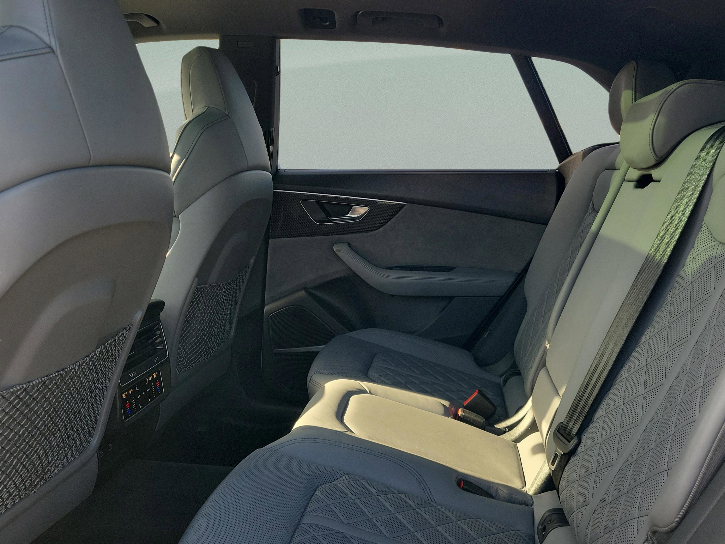 Used 2022 Audi SQ8 Prestige w/ Prestige Package image 19