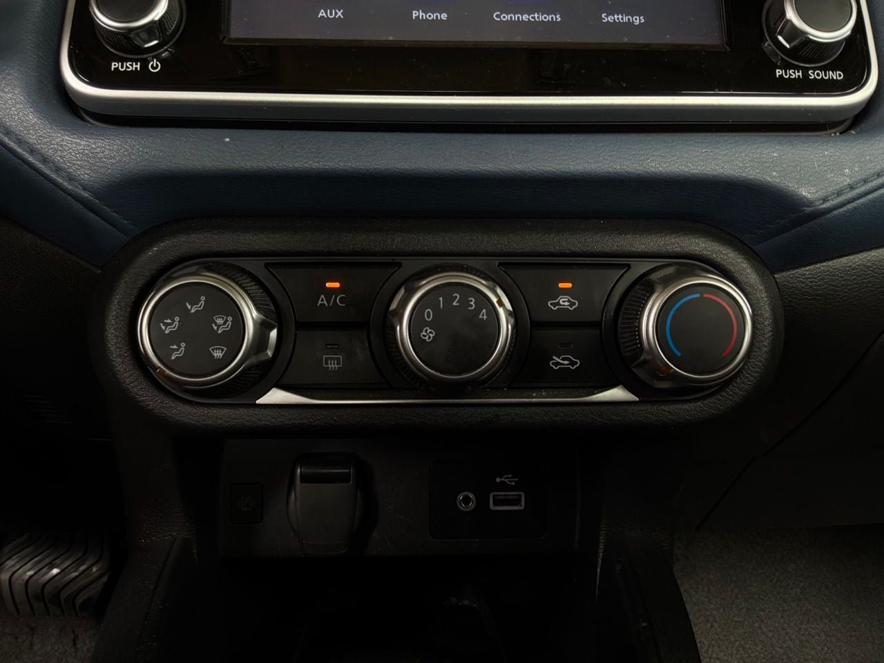 Used 2025 Nissan Versa SV FWD image 27