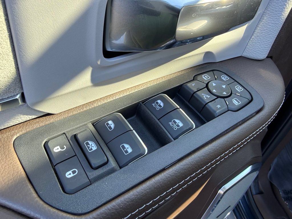 New 2026 RAM 3500 Laramie AWD/4WD image 12