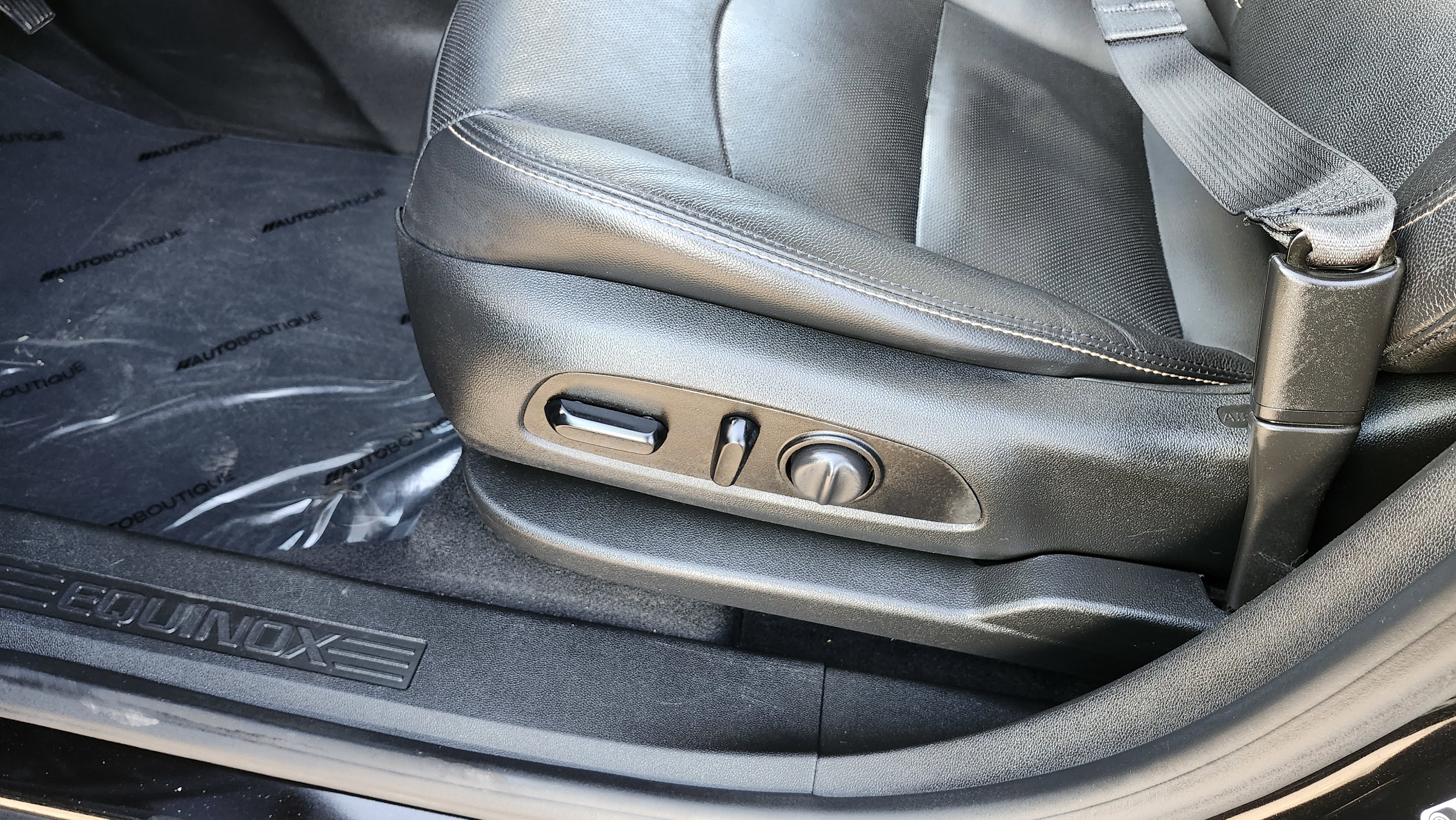 Used 2020 Chevrolet Equinox LT w/ Midnight Edition image 19