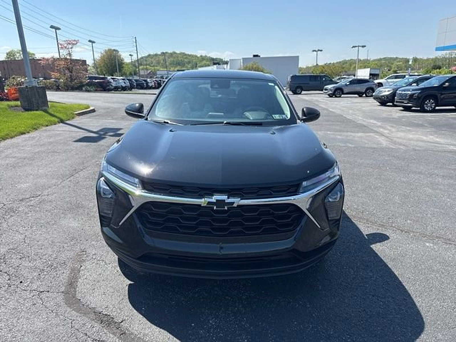 Used 2024 Chevrolet Trax LS w/ LS Convenience Package FWD image 2